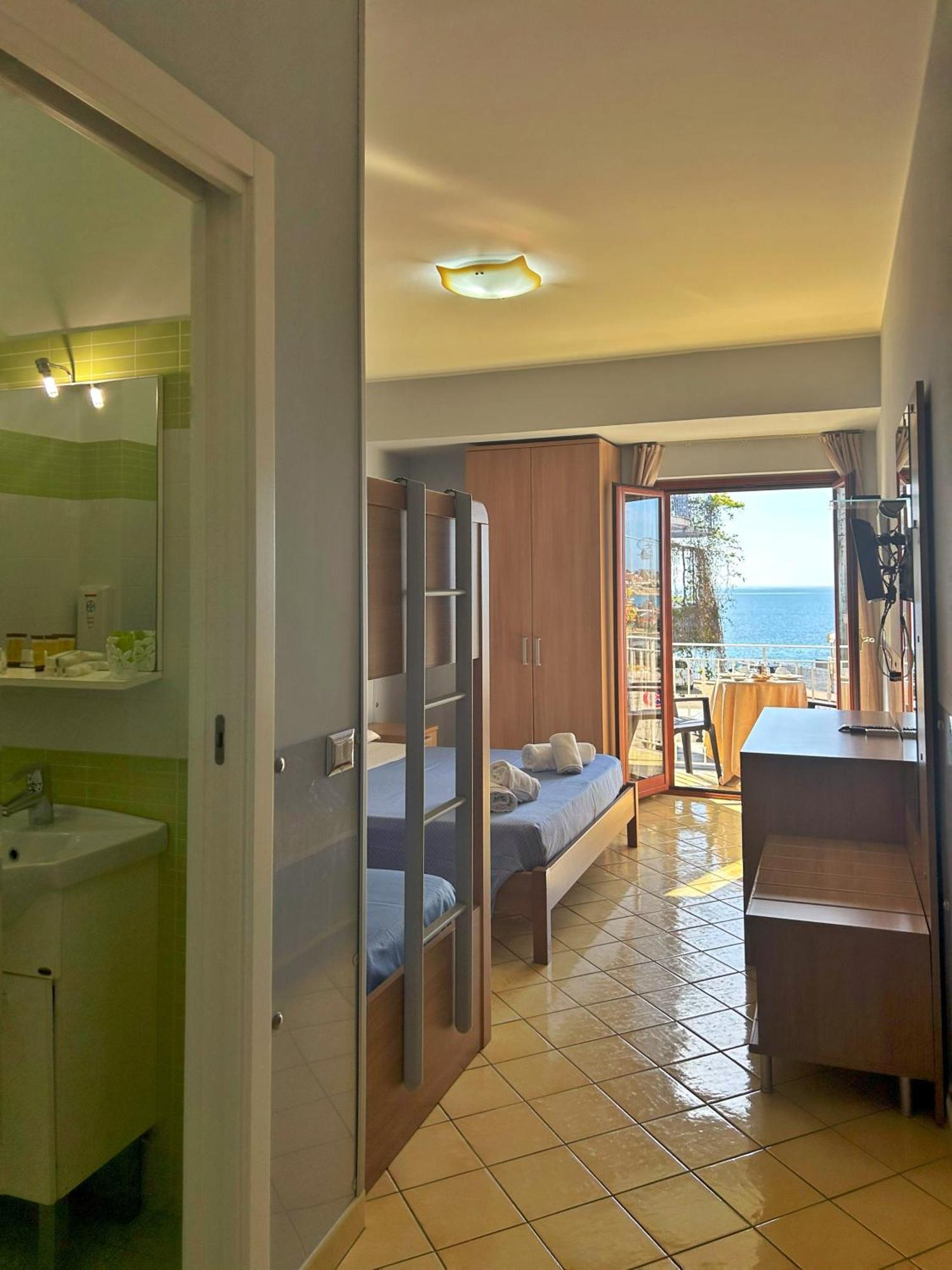 La Piazzetta Bed and Breakfast Giardini Naxos Eksteriør billede