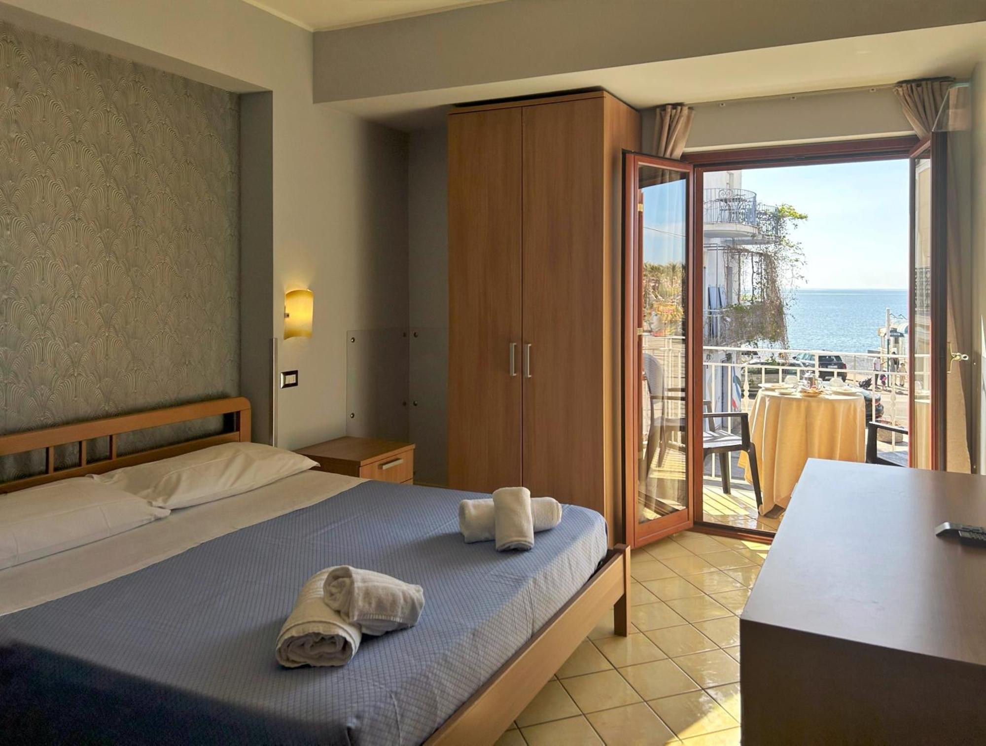 La Piazzetta Bed and Breakfast Giardini Naxos Eksteriør billede