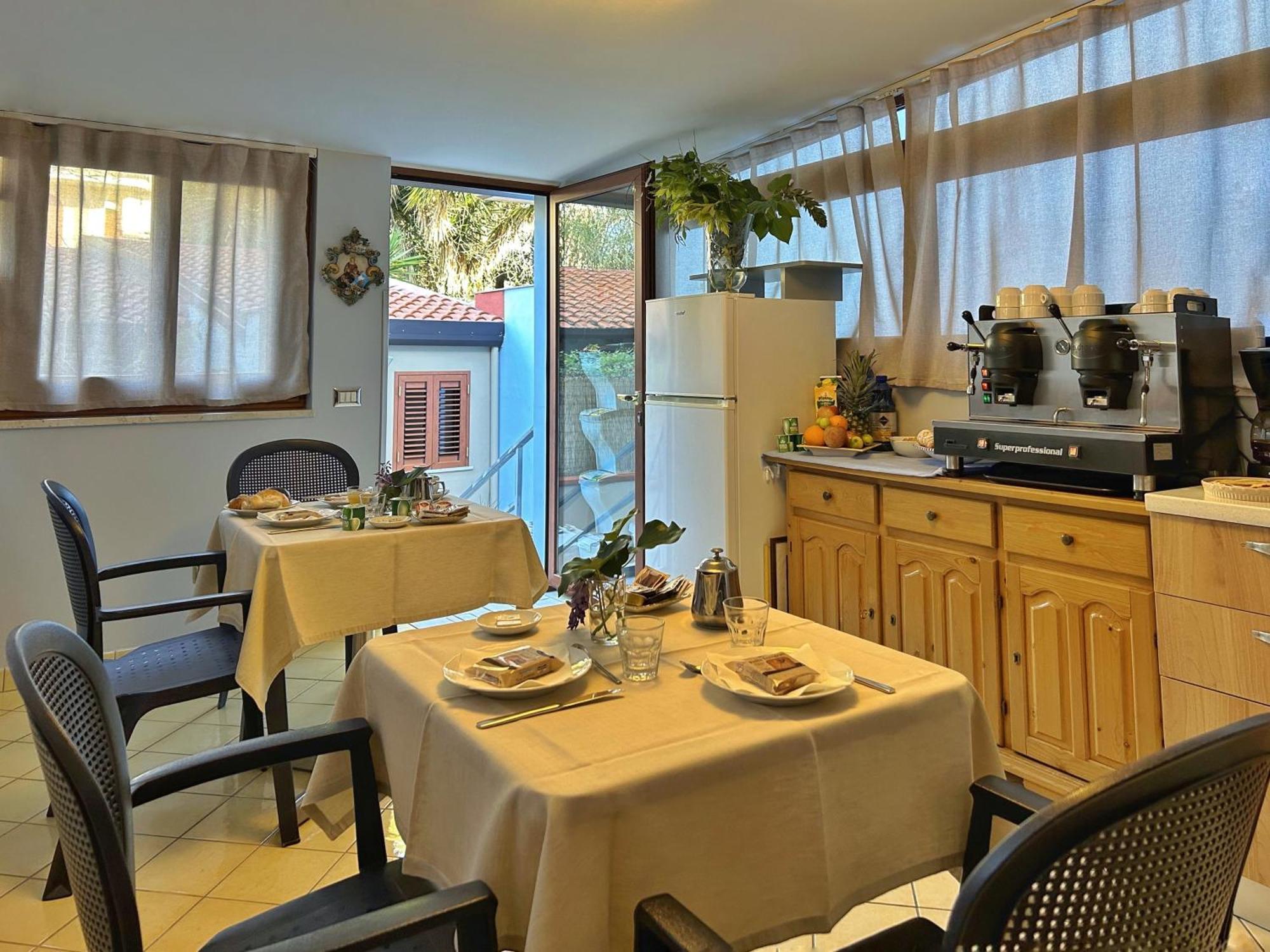 La Piazzetta Bed and Breakfast Giardini Naxos Eksteriør billede